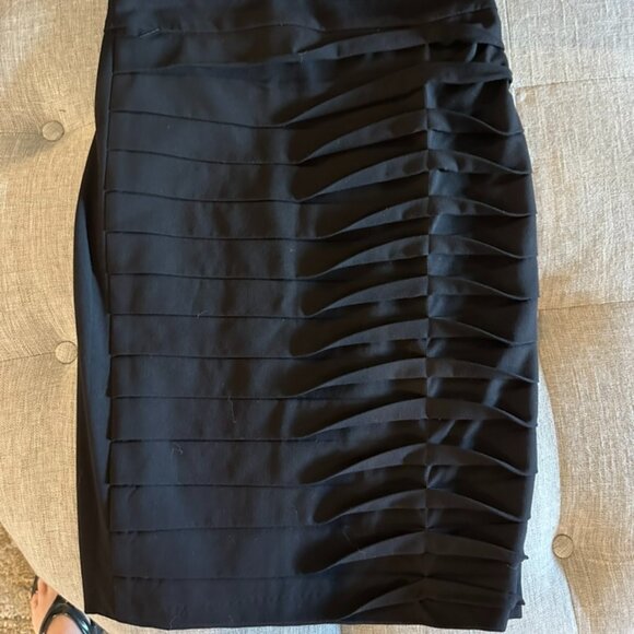 Black Focus 2000 Mini Skirt with side pleat design - 2P - Picture 1 of 2
